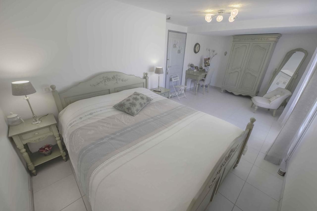 Bed and Breakfast Domaine La Garenne Reilhaguet Zewnętrze zdjęcie